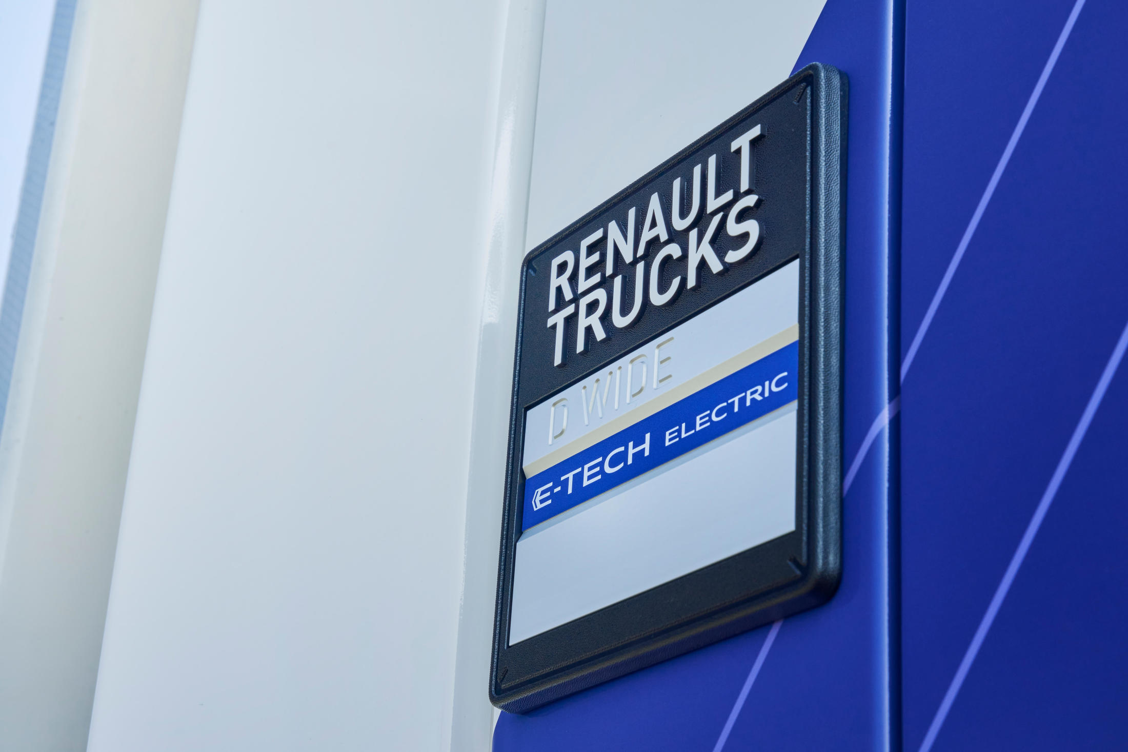 Renault Trucks E-Tech D Wide plaque