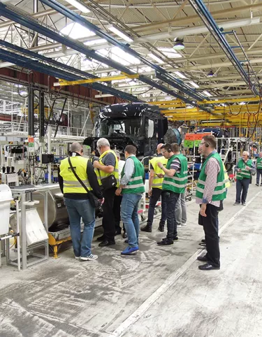 KUPCI IZ SRBIJE U POSETI FABRICI RENAULT TRUCKS U BOURG-EN-BRESSE