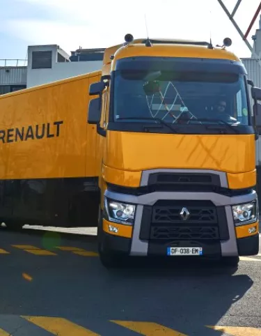 VOZILA RENAULT TRUCKS T ZA TIM RENAULT SPORT FORMULA 1